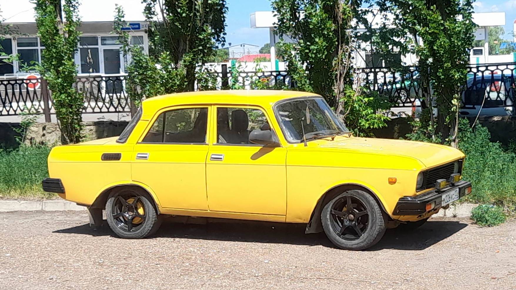 Занижение, обработка арок и крыльев изнутри, повторители. Мой москвич 2140SL.