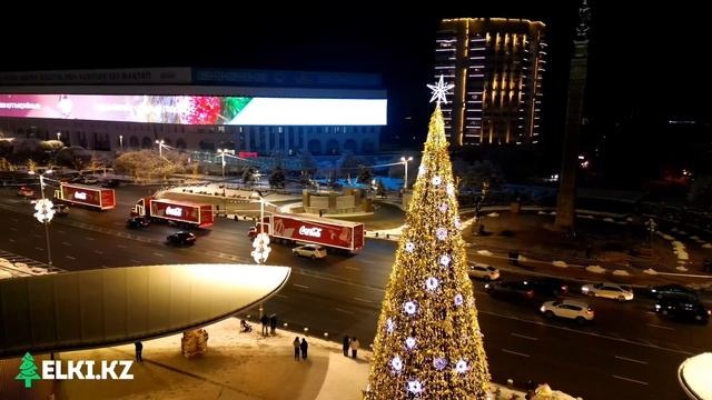 Уличная новогодняя елка на площади Центрального акимата, город Алматы 🎄 смотреть онлайн