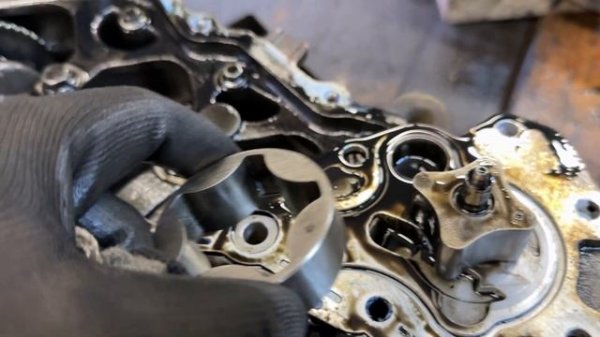 Обломило свечу накаливания...