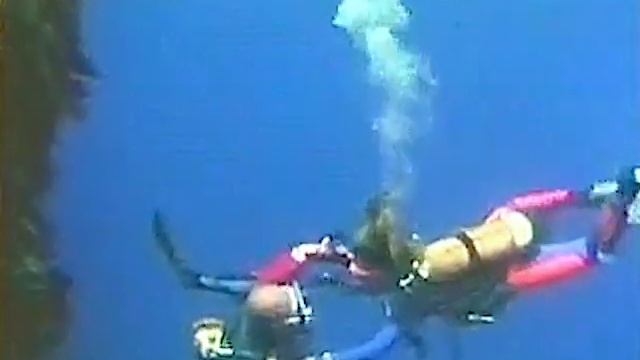 Anneka Rice goes scuba diving. Упражнение rescue. смотреть онлайн