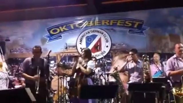 Die Heldensteiner at The American German Club of the Palm B смотреть онлайн