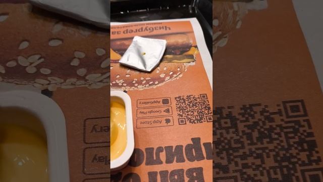 Кушаю вкусные наггетсы с сырным соусом в 🍔 Burger King 👑 #еда #соус #фастфуд #бургеркинг #2024 #спб смотреть онлайн