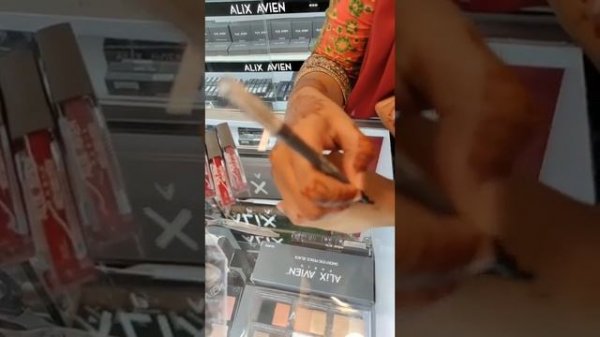 Alix Avien Color Cosmetics