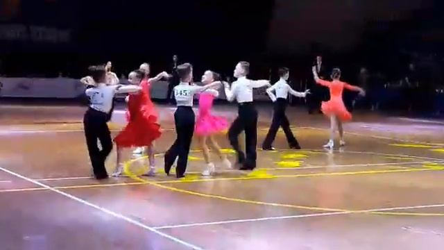 Зеркальная струя 2017.Юв 1Д.ча-ча. смотреть онлайн