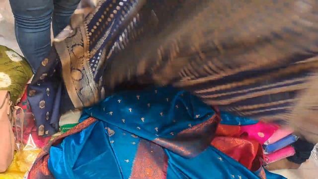 Mumbai Dadar लग्नाच्या बस्त्याच्या साड्या 150₹ पासून/सुहागन साडी Cheapest Shop#wholesalemarket смотреть онлайн