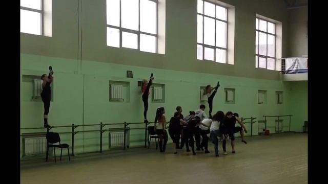 Репетиция Кошки 2–Универ