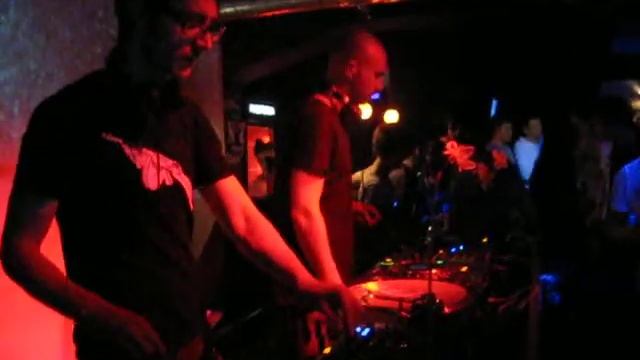 Sanches vs Kubikov housemusic.ru style @ Fabrika Rostov 2011.AVI смотреть онлайн
