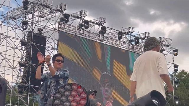 MIK Hip-Hop festival ft. Jay Park, Jessi, Loco, Gray, pH-1, Epik High, Lee Hi, DOK-2 смотреть онлайн