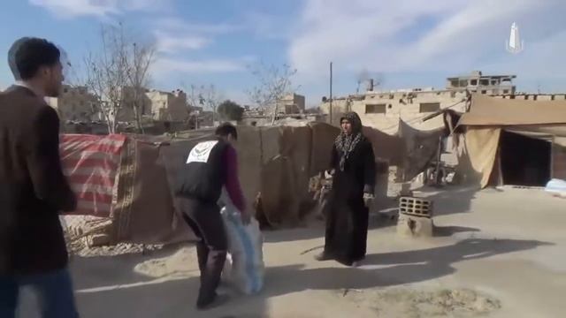 Раздача древесины среди осажденных Сирия, г Дума,01 2016 смотреть онлайн