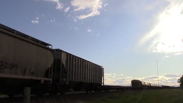 Great Mix! CP 8810 East Leads CP 400 (Mixed Freight) East at Cochrane.AB смотреть онлайн