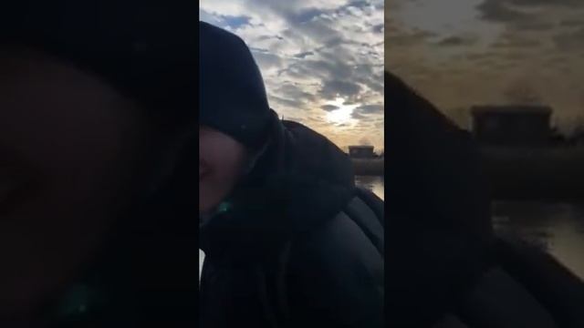 Мальчик упал в воду!! смотреть онлайн шок капец без регистрации!!! смотреть онлайн