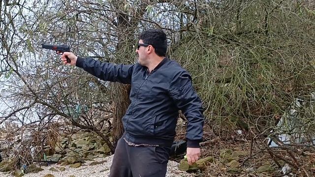 Эльдар Богунов стреляет в Хищника, на море смотреть онлайн