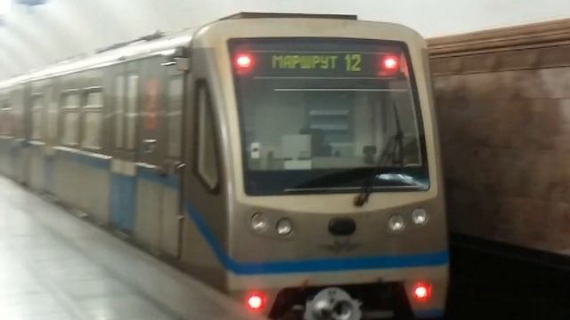 81-740/741.4 Русич На станции Проспект Мира смотреть онлайн