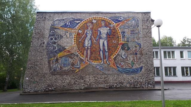 Панно "Юность". Тифлоописание