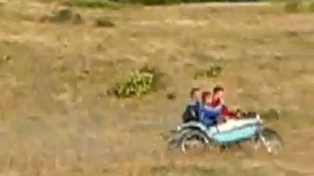 Вотето прикол,перекинулись на мотоцыкле"ИЖ"!!! смотреть онлайн