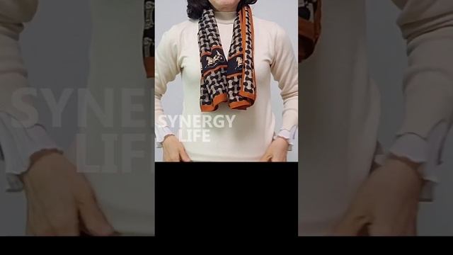 스카프 예쁘게 매는법 10가지. 정사각 스카프 블라우스나 라운드티셔츠에 어울리게 매는법, 머플러 유니크하게 매는 다양한 방법 смотреть онлайн