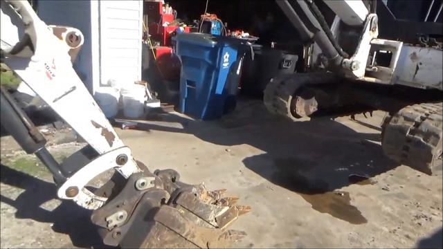 Bobcat 331 excavator Finding and repairing a major hydraulic leak on the swing motor смотреть онлайн