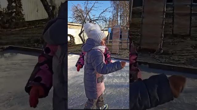 Каток возле дома смотреть онлайн