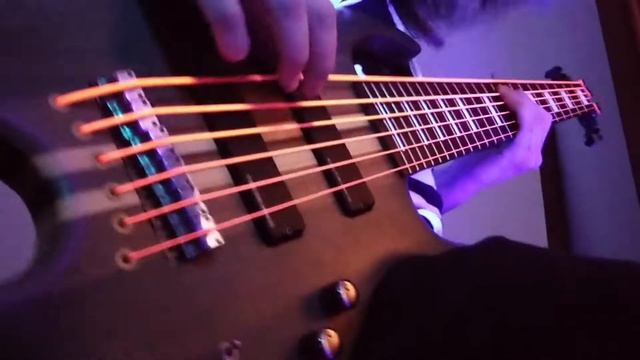 Hollywood Undead - Time Bomb (BASS COVER) смотреть онлайн