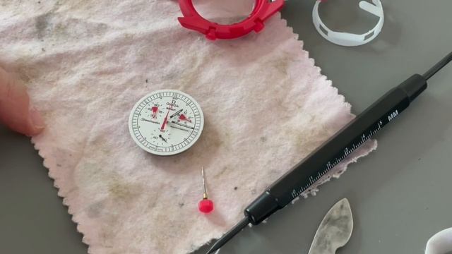 Fake Moonswatch Part Two - What's Inside The Case? смотреть онлайн