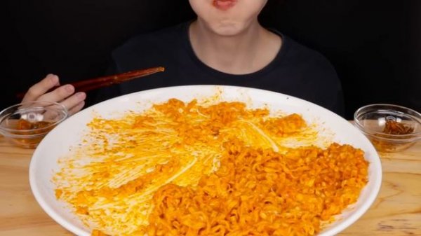 ASMR CHEESY CARBO FIRE NOODLES SPICY RAMEN RECIPE COOKING MUKBANG 치즈 까르보불닭볶음면 먹방 EATING SOUNDS
