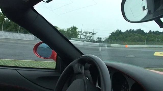 サーキットでフェラーリ渋滞　２ смотреть онлайн