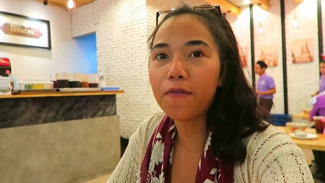 BANGKOK FAMOUS NOODLE | CHEAP EAT, BOAT NOODLE, TRAFFIC IN BANGKOK, CHEAP ICED COFFEE | смотреть онлайн