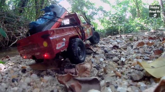 Toyota Land Cruiser LC 79 - MN 82 - escala 1:12, 4x4 Off Road na água ! смотреть онлайн