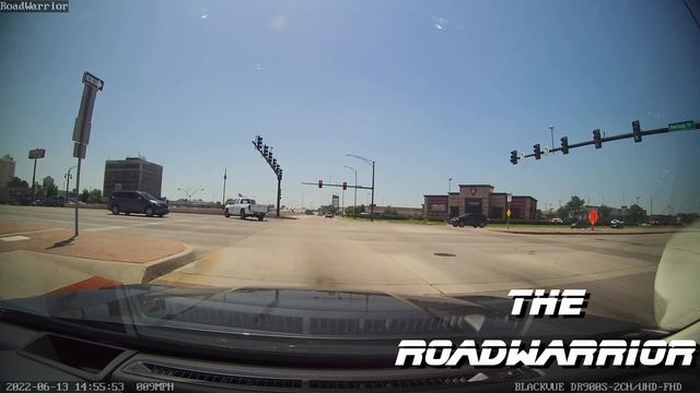 Toyota Rav4 runs red light then turns left from lane to go straight almost hitting a car смотреть онлайн