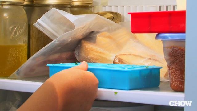 How to Save Herbs by Freezing - CHOW Tip смотреть онлайн