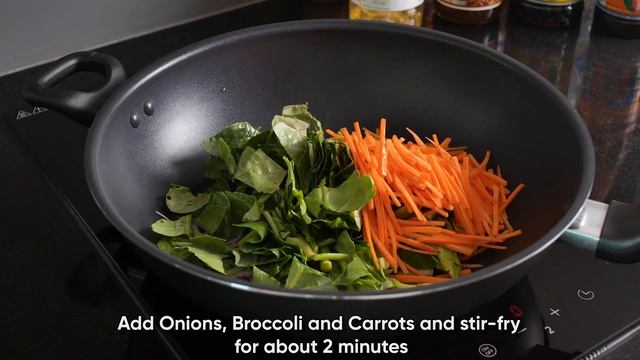 Thai "Train" Fried Rice with Vegetables - Khao Pad Rod Fai Recipe - Vegan смотреть онлайн