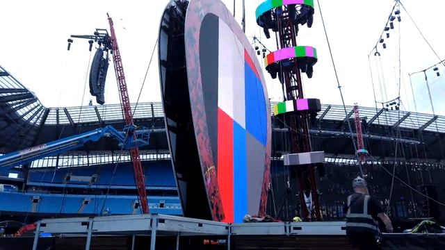 Ed Sheeran Tour - Manchester Build Timelapse // Centreline Films смотреть онлайн
