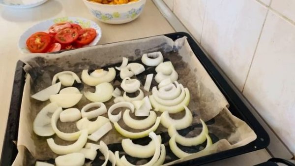 ПЕЧЕНЫЙ КАРТОФЕЛЬ с беконом на луковой подушке