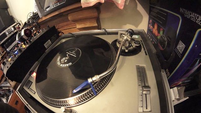 DJ MIXING LESSON ON RIDING THE PITCH FOR VINYL CDJ AND CONTROLLER. смотреть онлайн