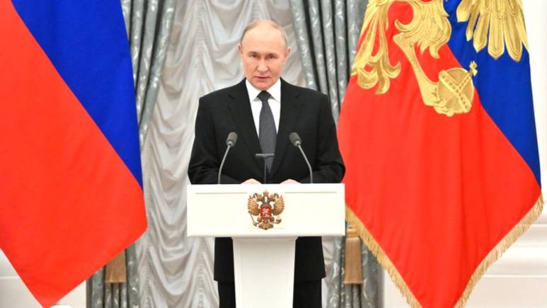 Путин в Кремле наградил Поддубного, Пахмутову, Цискаридзе, Баскова и Степашку в День Конституции смотреть онлайн