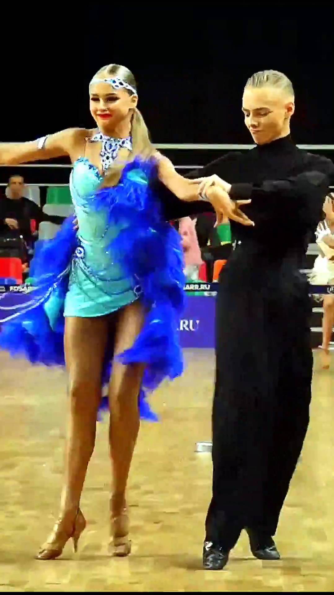 Бальные танцы. Чемпионат России смотреть онлайн