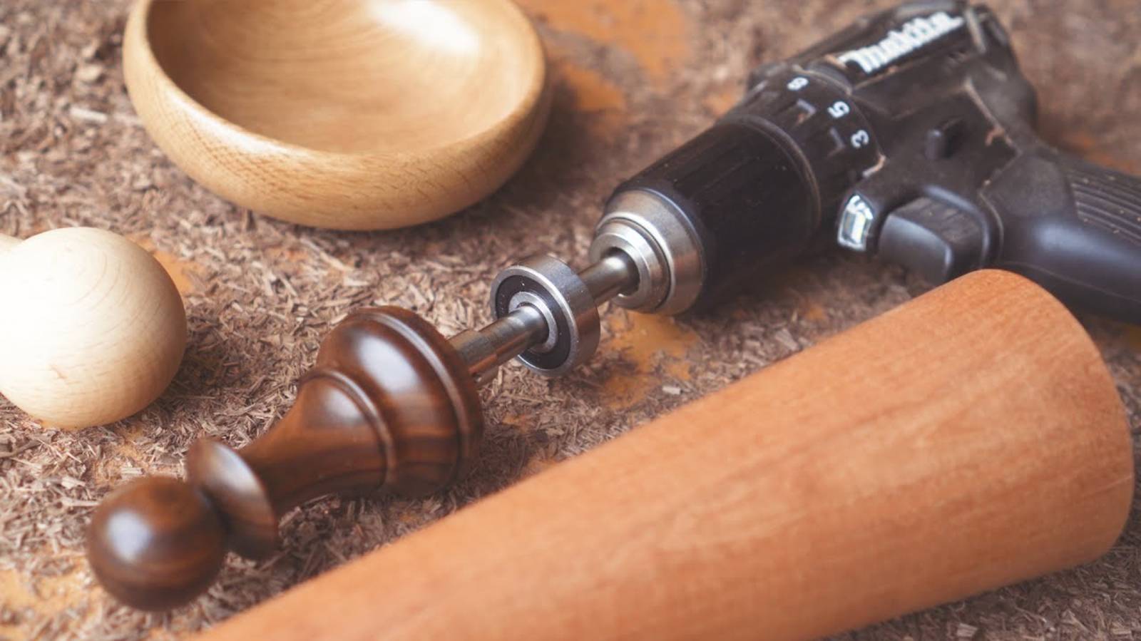 Токарный станок из ДРЕЛИ своими руками!