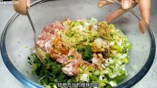 野菜猪肉的大馅混沌，比店里的还要好吃 смотреть онлайн