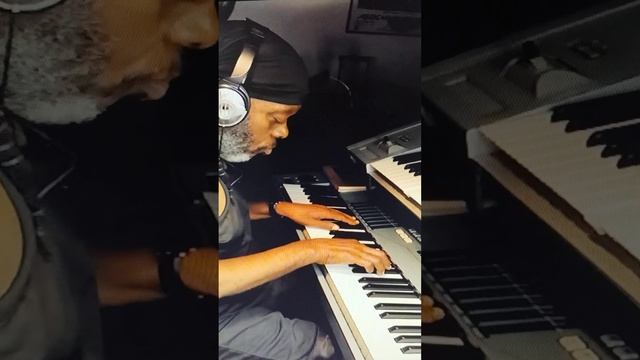 Stuff Like That ---- Quincy Jones -- In Memoriam --- R.I.P 2nd Keys Cover смотреть онлайн