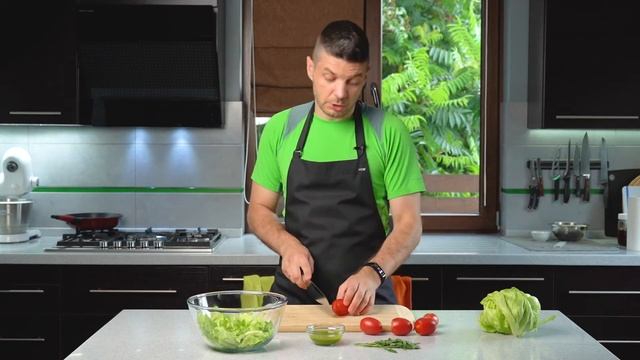 Салат із салату, помідору і руколи. ЯСКРАВИЙ і дуже СМАЧНИЙ смотреть онлайн