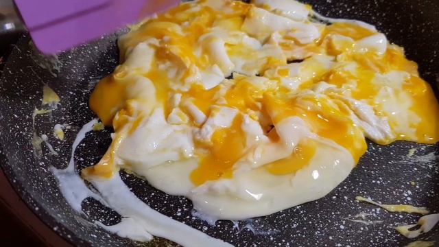 Сырная яичница за 3 минуты. Теперь всегда готовлю так. смотреть онлайн