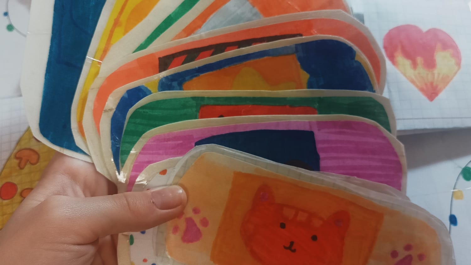 Пластыри?Распаковка бумажных сюрпризов смотреть онлайн