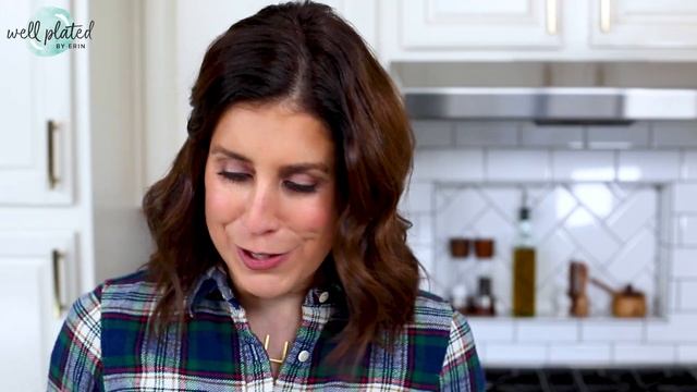 Roasted Beet Salad with Goat Cheese | + TIP for Peeling Beets! смотреть онлайн