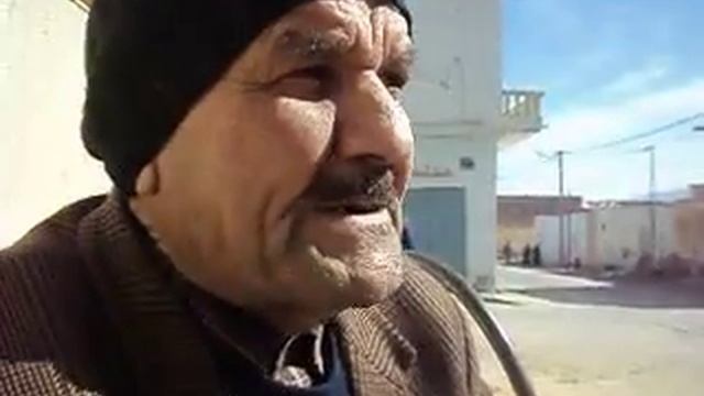 Mohamed Ben Larbi(Mouya) parle de l'histoire d'Amra(Abdelwahab Chraiti) смотреть онлайн