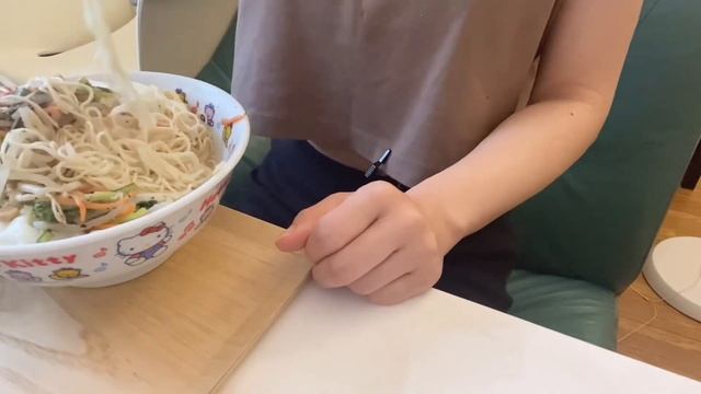 字幕）過去一の空腹音？FOODBABY🍜🍜😂👍。