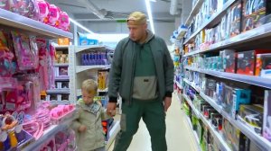 ФЁДОР vs ПАПА. ПОКУПКА ПОДАРКА Софунье Шалунье.