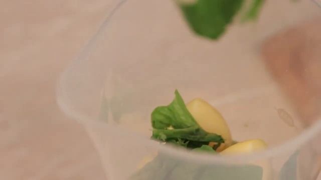 Полезный зеленый коктейль. Просто. смотреть онлайн