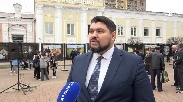 Выставка фоторабот Андрея Смольникова развернулась в центре Черкесска смотреть онлайн