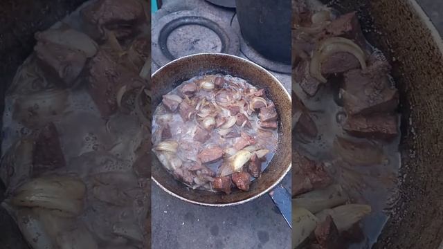 кролик томлёный в вине, печень с луком в сливочном соусе и макароны 🍝 #вкус#готовим#еда#рекомендаци смотреть онлайн