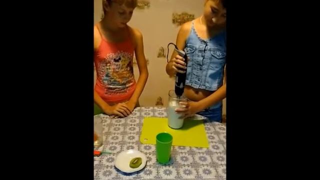 Как приготовить молочно фруктовый коктель смотреть онлайн